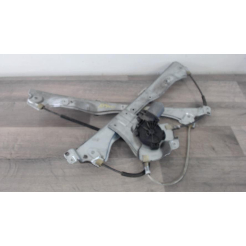 Leve vitre electrique avant gauche RENAULT CLIO 3 PHASE 2 d’occasion