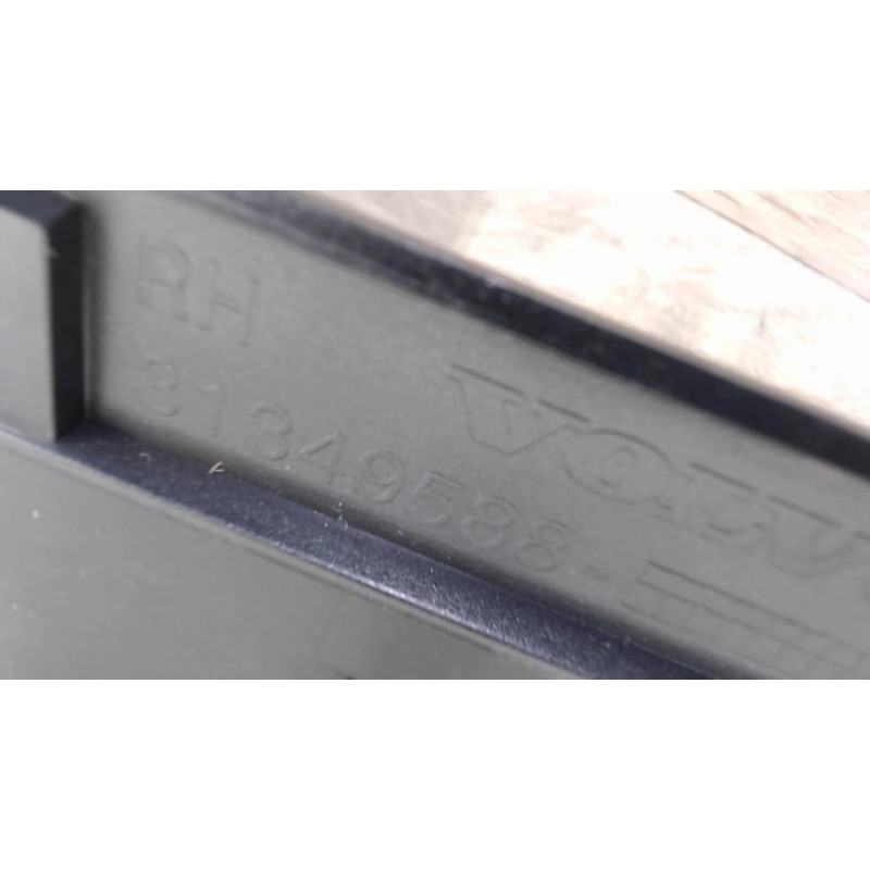 Garniture porte avant droite VOLVO XC 60 2 PHASE 1 d’occasion