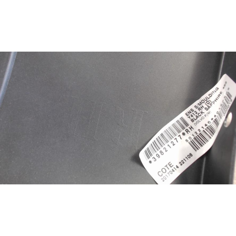 Garniture porte avant droite VOLVO XC 60 2 PHASE 1 d’occasion