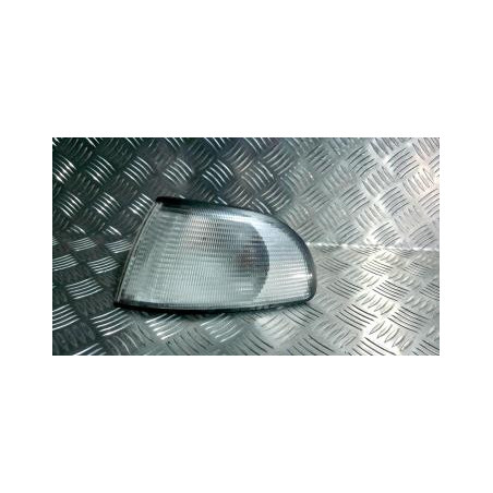 Optique avant secondaire gauche (feux)(clignotant) AUDI A4 1 PHASE 1 d’occasion