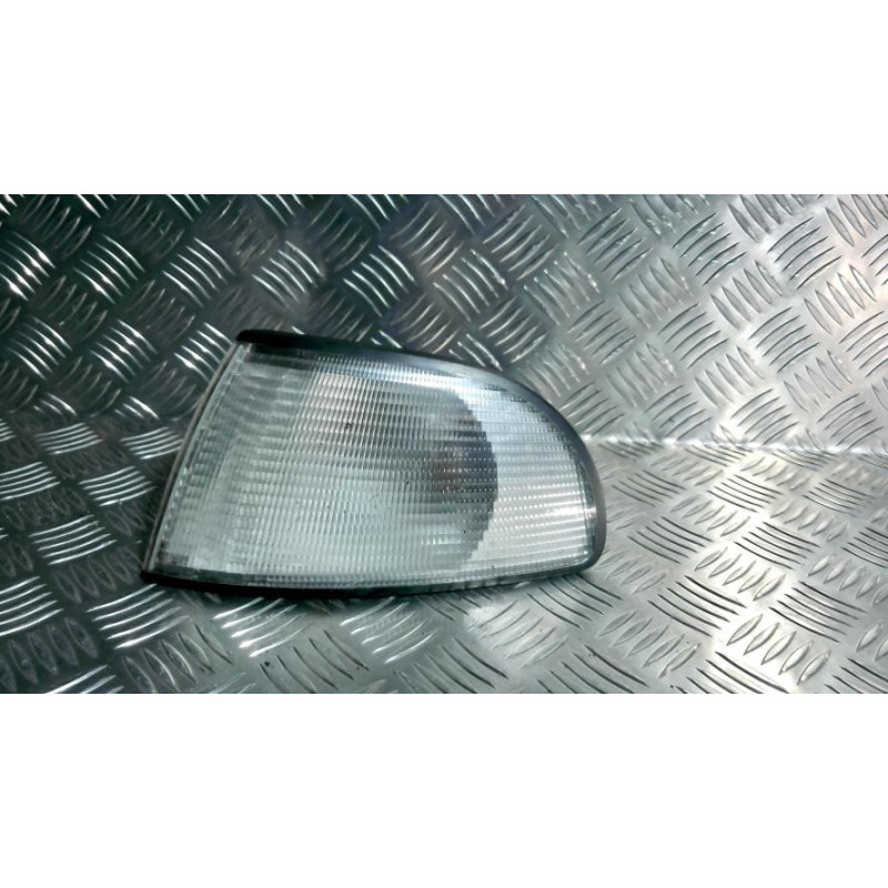 Optique avant secondaire gauche (feux)(clignotant) AUDI A4 1 PHASE 1 d’occasion