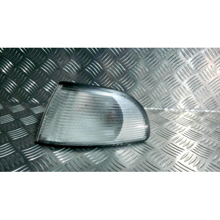 Optique avant secondaire gauche (feux)(clignotant) AUDI A4 1 PHASE 1 d’occasion