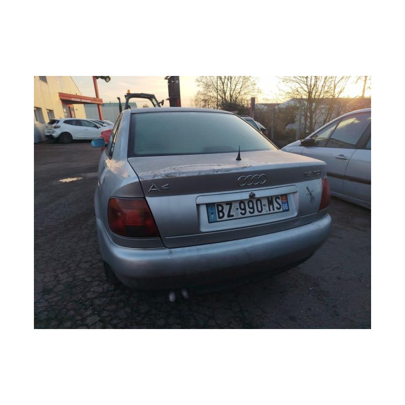 Optique avant secondaire gauche (feux)(clignotant) AUDI A4 1 PHASE 1 d’occasion