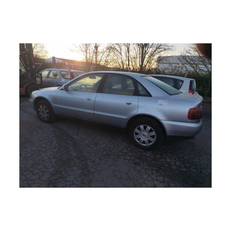 Optique avant secondaire gauche (feux)(clignotant) AUDI A4 1 PHASE 1 d’occasion