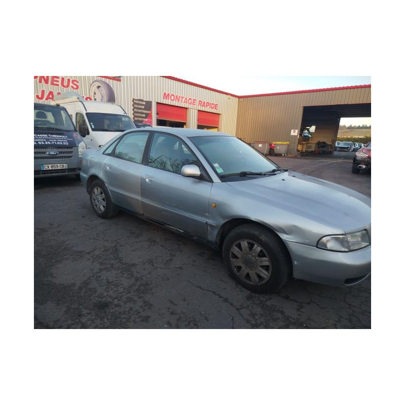 Optique avant secondaire gauche (feux)(clignotant) AUDI A4 1 PHASE 1 d’occasion