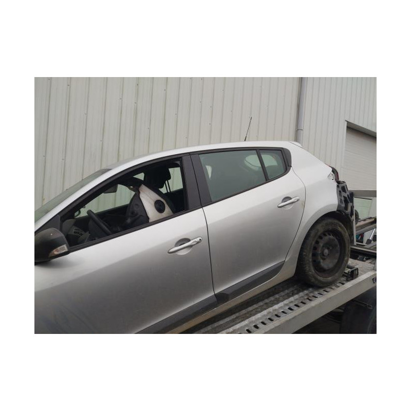 Support de phare gauche (tôle) RENAULT MEGANE 3 PHASE 3 d’occasion