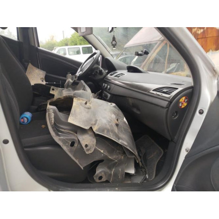 Support de phare gauche (tôle) RENAULT MEGANE 3 PHASE 3 d’occasion