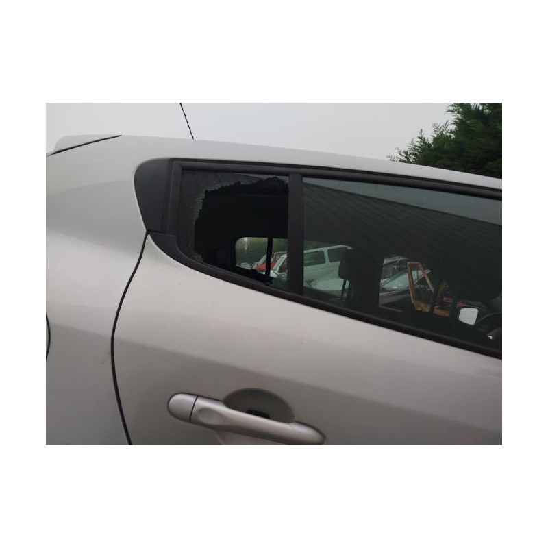 Support de phare gauche (tôle) RENAULT MEGANE 3 PHASE 3 d’occasion