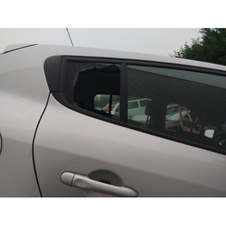 Support de phare gauche (tôle) RENAULT MEGANE 3 PHASE 3 d’occasion
