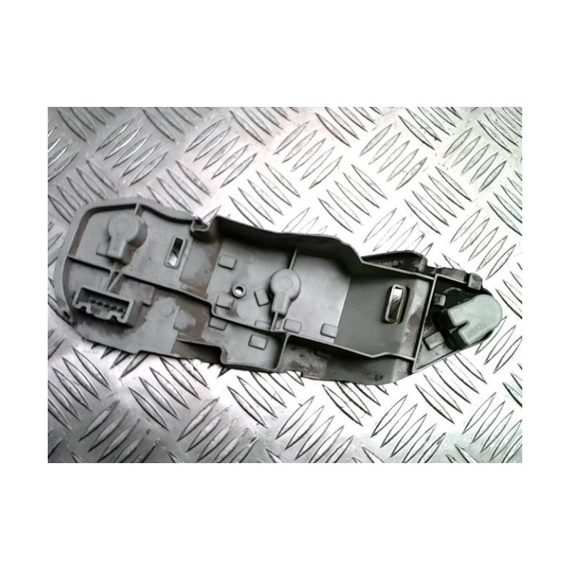 Platine feu arriere droit TOYOTA COROLLA VERSO 2 PHASE 2 d’occasion