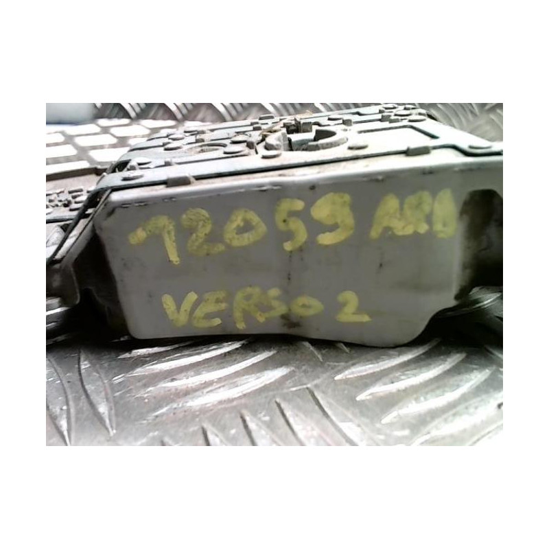 Platine feu arriere droit TOYOTA COROLLA VERSO 2 PHASE 2 d’occasion