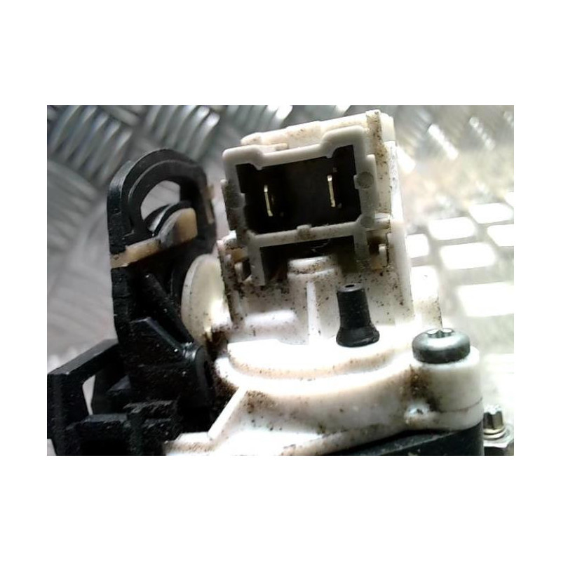 Bouton de coffre RENAULT CLIO 2 PHASE 2 d’occasion