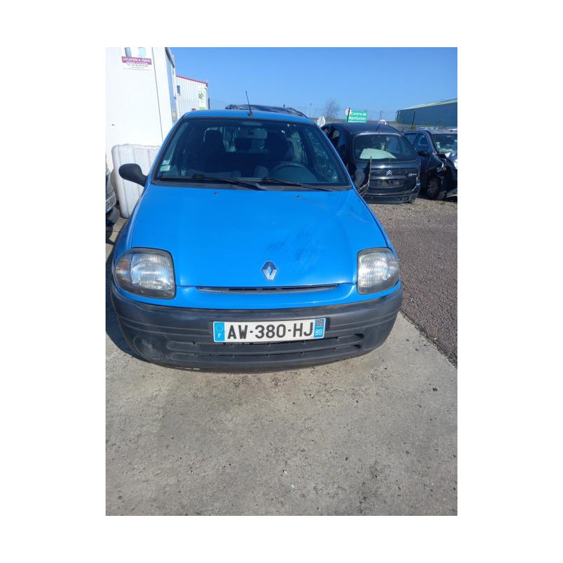 Leve vitre electrique avant droit RENAULT CLIO 2 PHASE 1 d’occasion