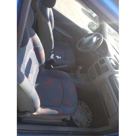 Leve vitre electrique avant droit RENAULT CLIO 2 PHASE 1 d’occasion