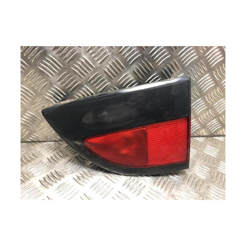 Feu arriere secondaire droit (feux) RENAULT MEGANE 1 PHASE 1 d’occasion