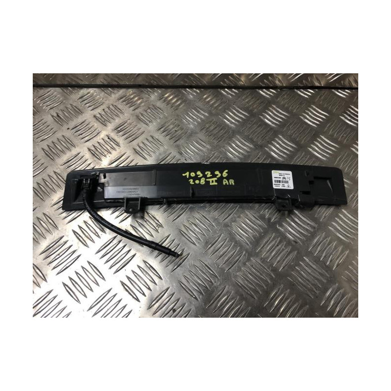 Feu arriere stop central PEUGEOT 208 2 d’occasion