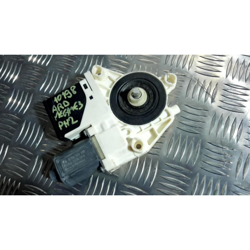 Moteur leve vitre arriere droit RENAULT MEGANE 3 PHASE 2 d’occasion