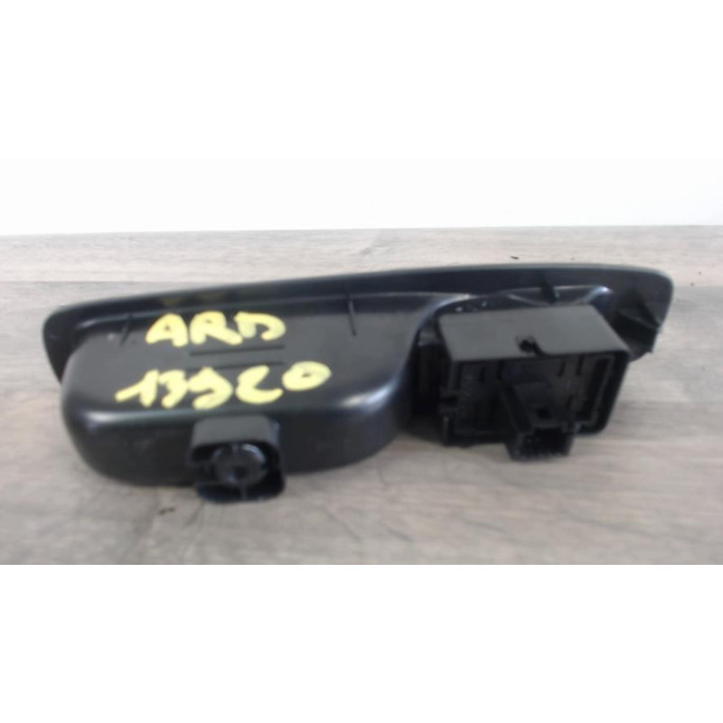 Interrupteur de leve vitre arriere droit RENAULT MEGANE 4 PHASE 1 d’occasion