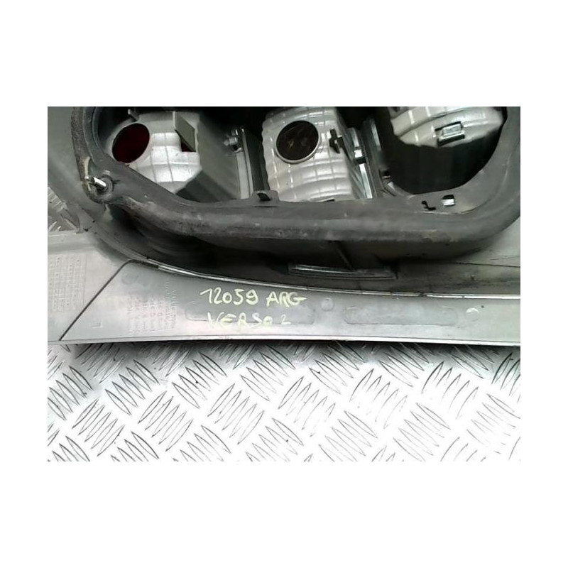 Feu arriere principal gauche (feux) TOYOTA COROLLA VERSO 2 PHASE 2 d’occasion