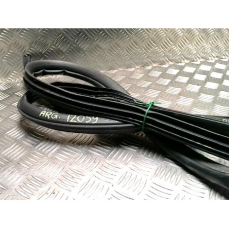 Joint de porte arriere gauche TOYOTA COROLLA VERSO 2 PHASE 2 d’occasion