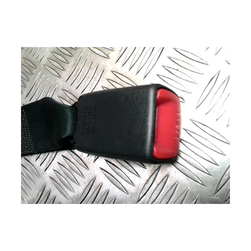 Attache ceinture arriere gauche TOYOTA COROLLA VERSO 2 PHASE 2 d’occasion