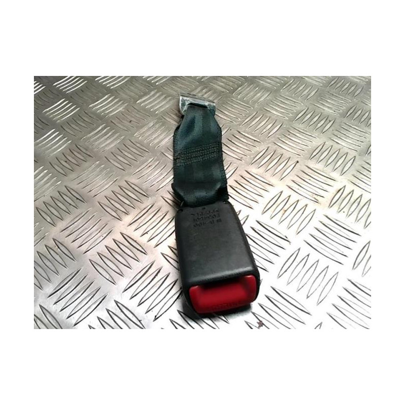 Attache ceinture arriere droit TOYOTA COROLLA VERSO 2 PHASE 2 d’occasion