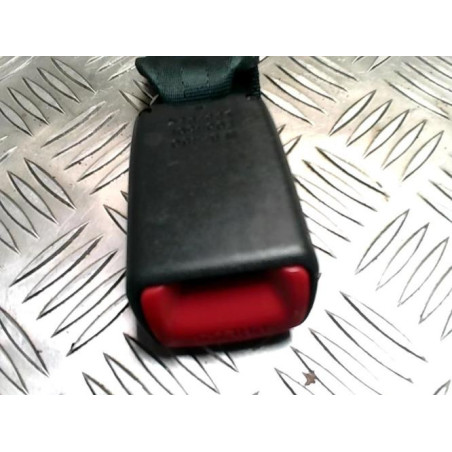 Attache ceinture arriere droit TOYOTA COROLLA VERSO 2 PHASE 2 d’occasion
