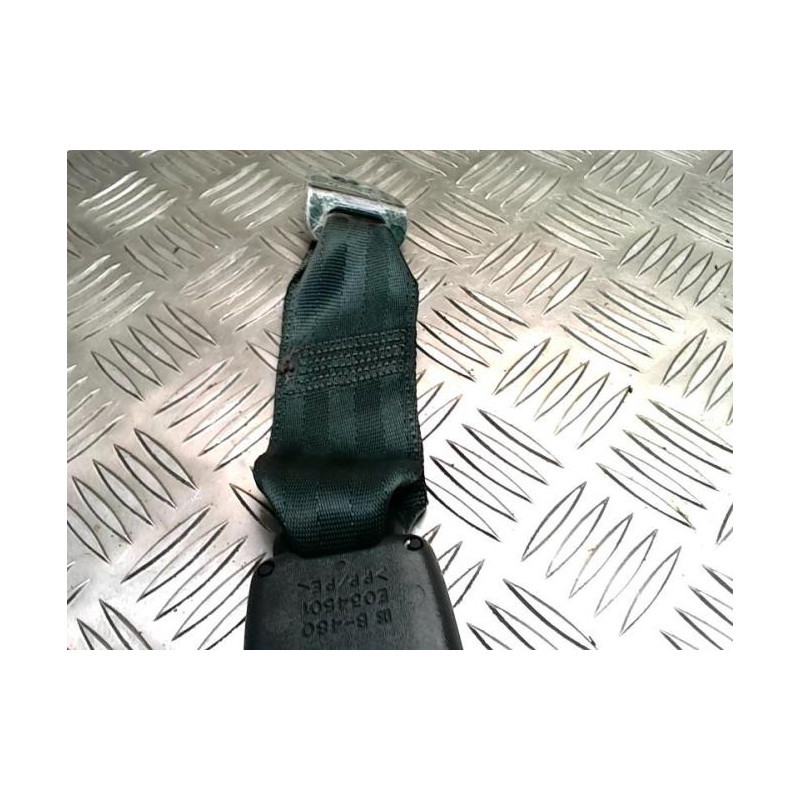 Attache ceinture arriere droit TOYOTA COROLLA VERSO 2 PHASE 2 d’occasion