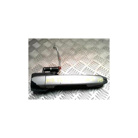 Poignee porte avant droit TOYOTA COROLLA VERSO 2 PHASE 2 d’occasion