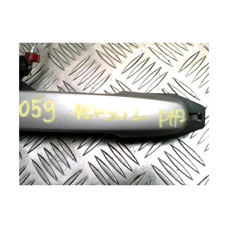 Poignee porte avant droit TOYOTA COROLLA VERSO 2 PHASE 2 d’occasion