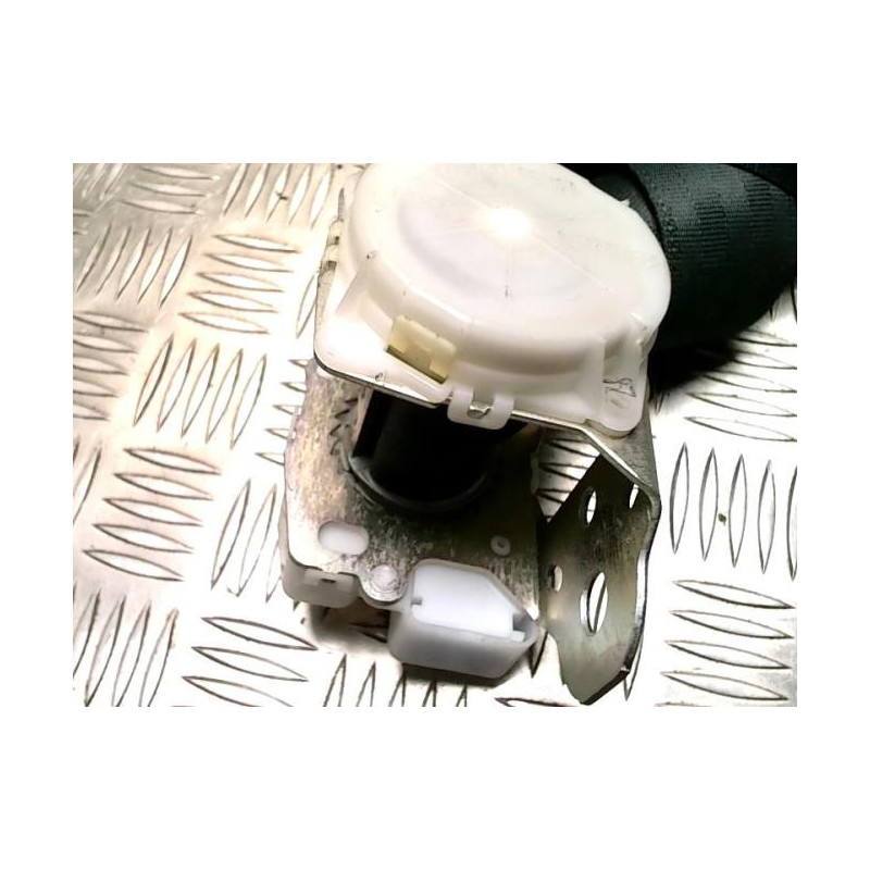 Ceinture arriere gauche troisieme ligne TOYOTA COROLLA VERSO 2 PHASE 2 d’occasion