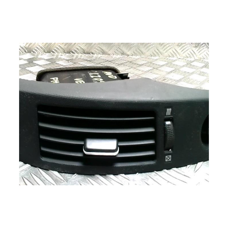 Aerateur tableau de bord avant droit TOYOTA COROLLA VERSO 2 PHASE 2 d’occasion