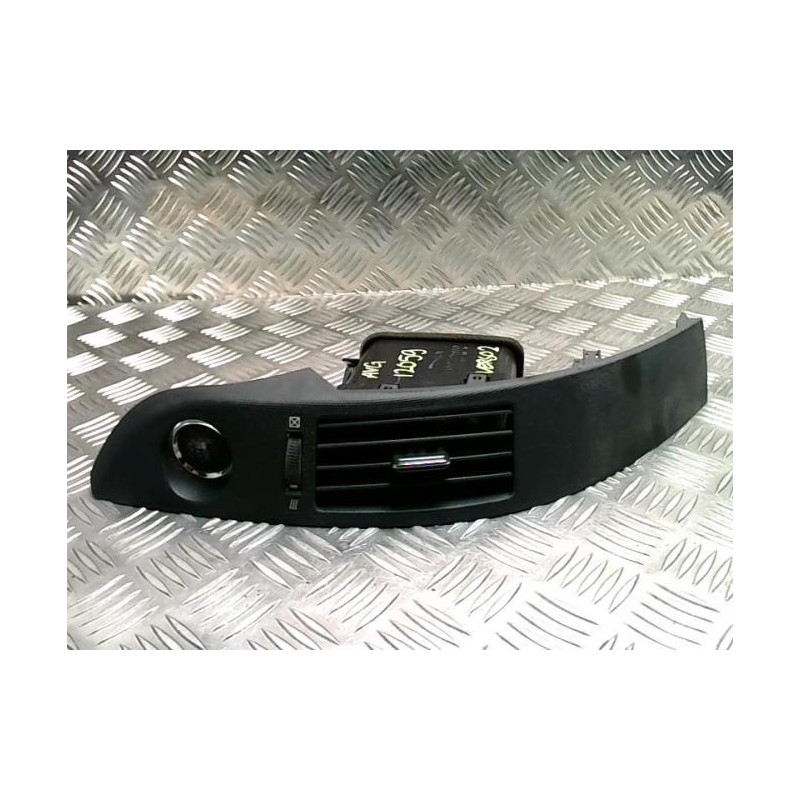 Aerateur tableau de bord avant gauche TOYOTA COROLLA VERSO 2 PHASE 2 d’occasion
