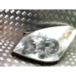 Optique avant principal gauche (feux)(phare) TOYOTA COROLLA VERSO 2 PHASE 2 d’occasion