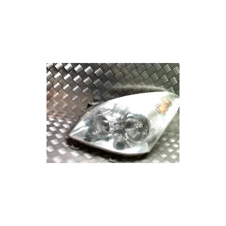 Optique avant principal gauche (feux)(phare) TOYOTA COROLLA VERSO 2 PHASE 2 d’occasion