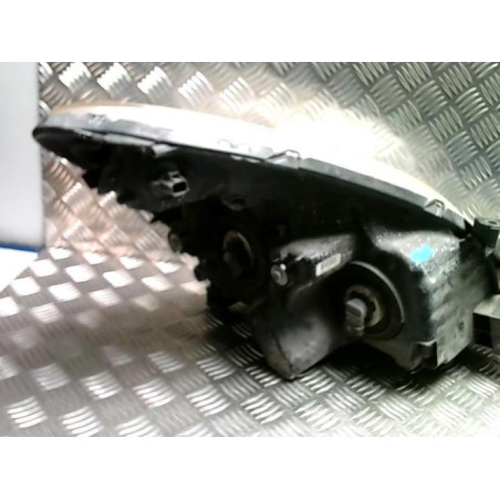 Optique avant principal gauche (feux)(phare) TOYOTA COROLLA VERSO 2 PHASE 2 d’occasion