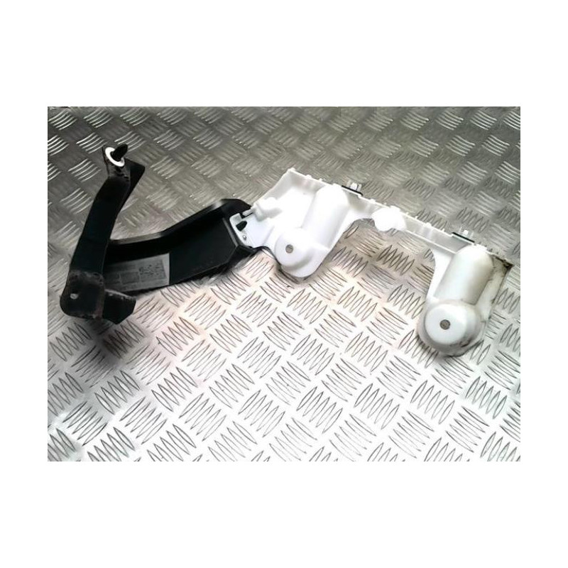 Moulure de pare choc arriere RENAULT MEGANE 4 PHASE 2 d’occasion