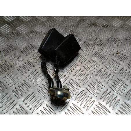 Attache ceinture arriere gauche VOLKSWAGEN POLO 4 PHASE 1 d’occasion