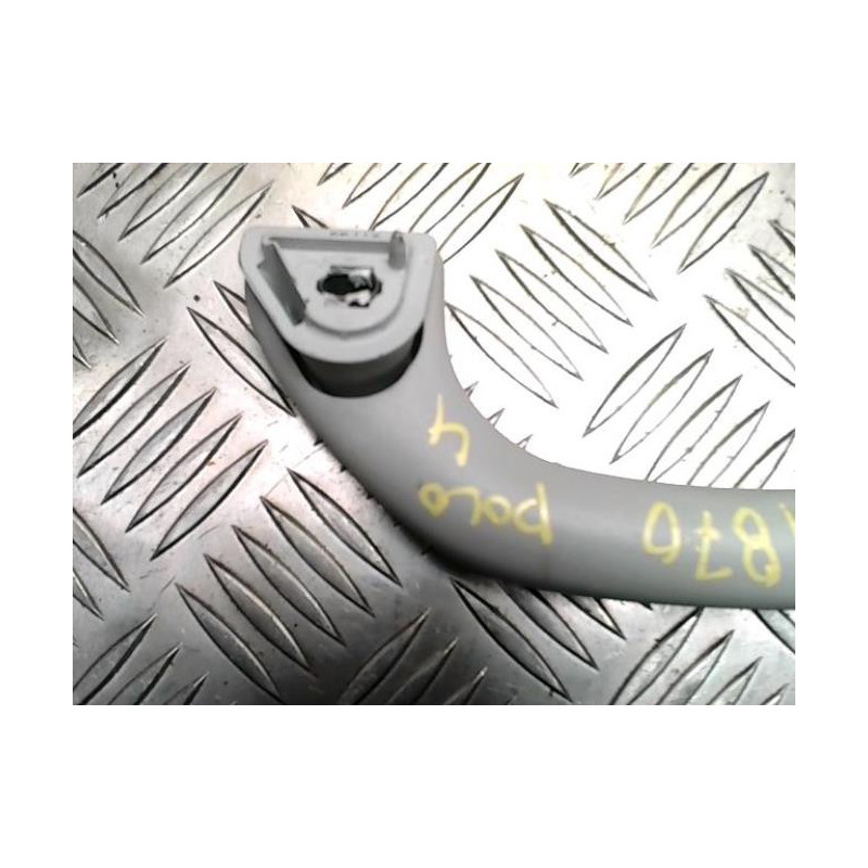 Poignee de maintien arriere gauche VOLKSWAGEN POLO 4 PHASE 1 d’occasion