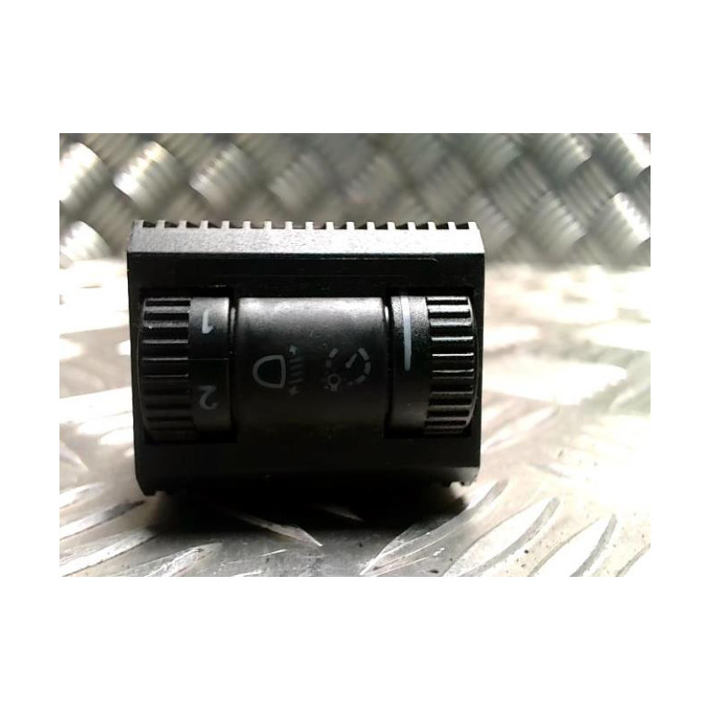 Commande de reglage hauteur de phare VOLKSWAGEN POLO 4 PHASE 1 d’occasion