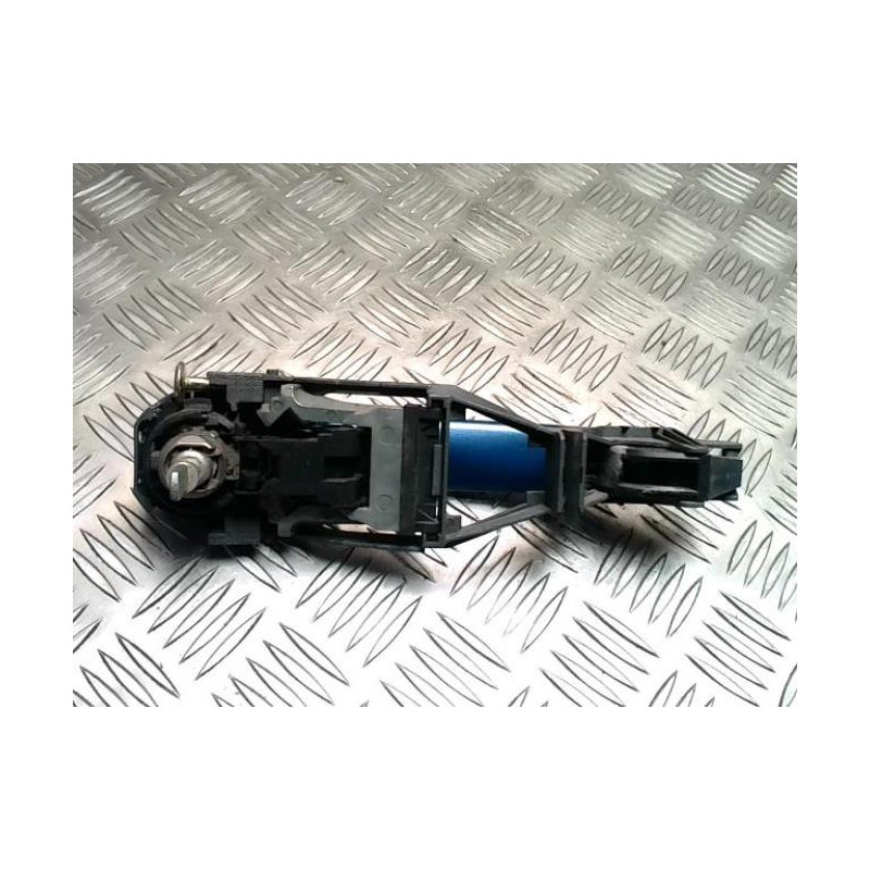 Poignee porte avant gauche VOLKSWAGEN POLO 4 PHASE 1 d’occasion