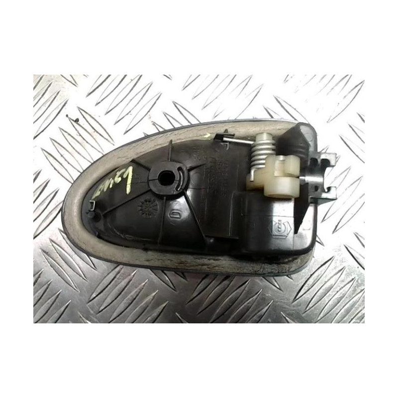 Poignee porte avant gauche RENAULT SCENIC 1 PHASE 2 d’occasion