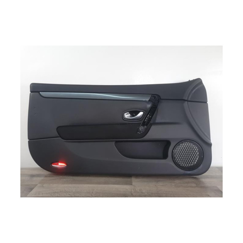 Panneau de porte avant gauche RENAULT LAGUNA 3 PHASE 1 COUPE d’occasion