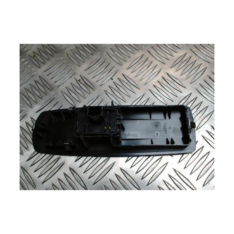 Interrupteur de leve vitre avant droit RENAULT MEGANE 3 PHASE 1 COUPE d’occasion
