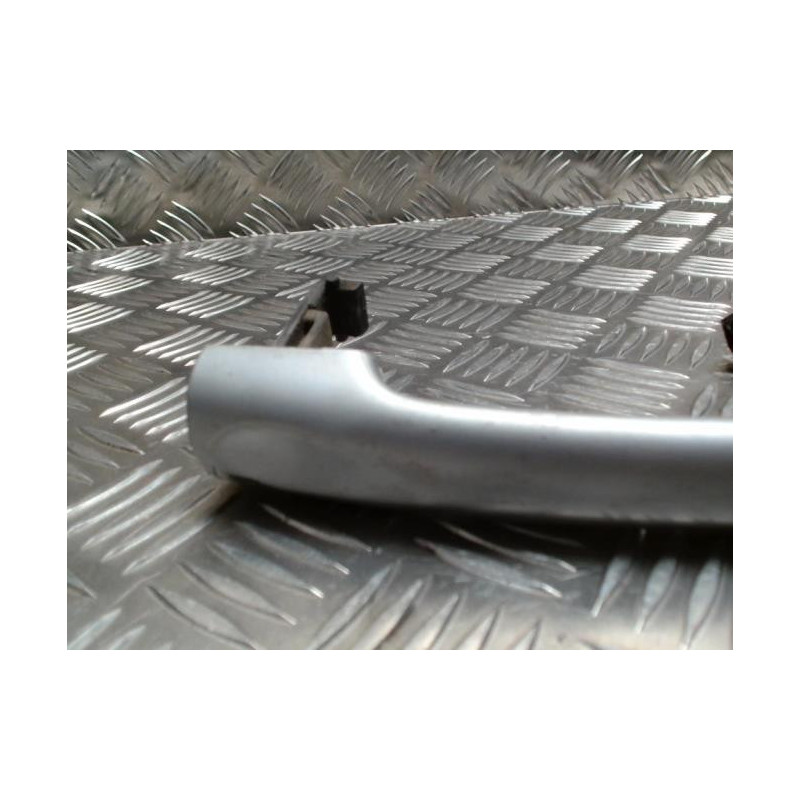 Poignee porte avant droit RENAULT MEGANE 3 PHASE 1 COUPE d’occasion