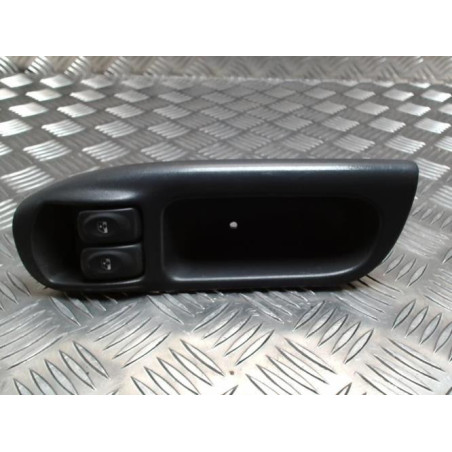 Interrupteur de leve vitre avant gauche RENAULT SCENIC 1 PHASE 2 d’occasion
