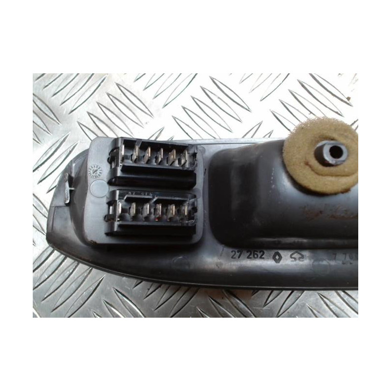 Interrupteur de leve vitre avant gauche RENAULT SCENIC 1 PHASE 2 d’occasion