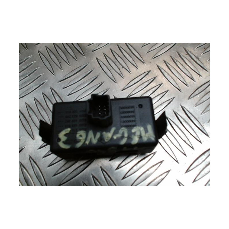 Bouton de warning RENAULT MEGANE 3 PHASE 1 COUPE d’occasion