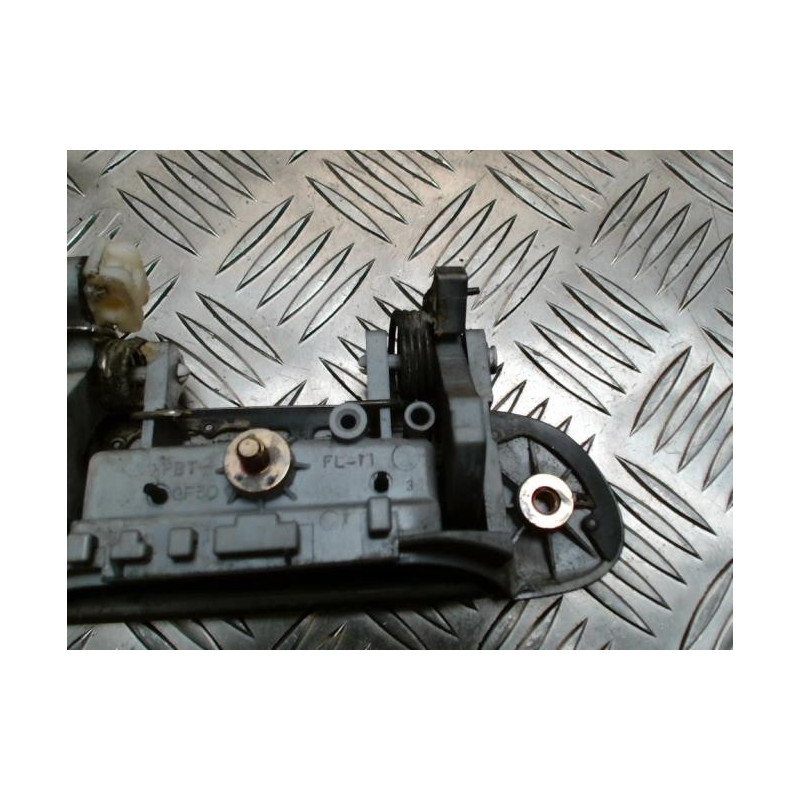Poignee porte avant gauche MAZDA 323 6 d’occasion
