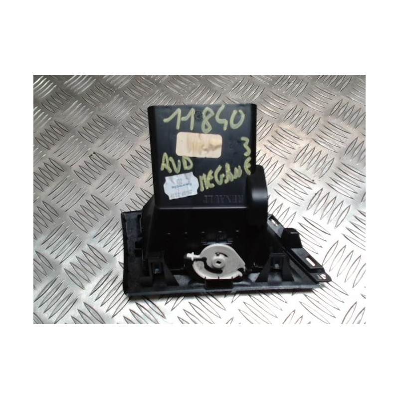Aerateur tableau de bord avant droit RENAULT MEGANE 3 PHASE 1 COUPE d’occasion